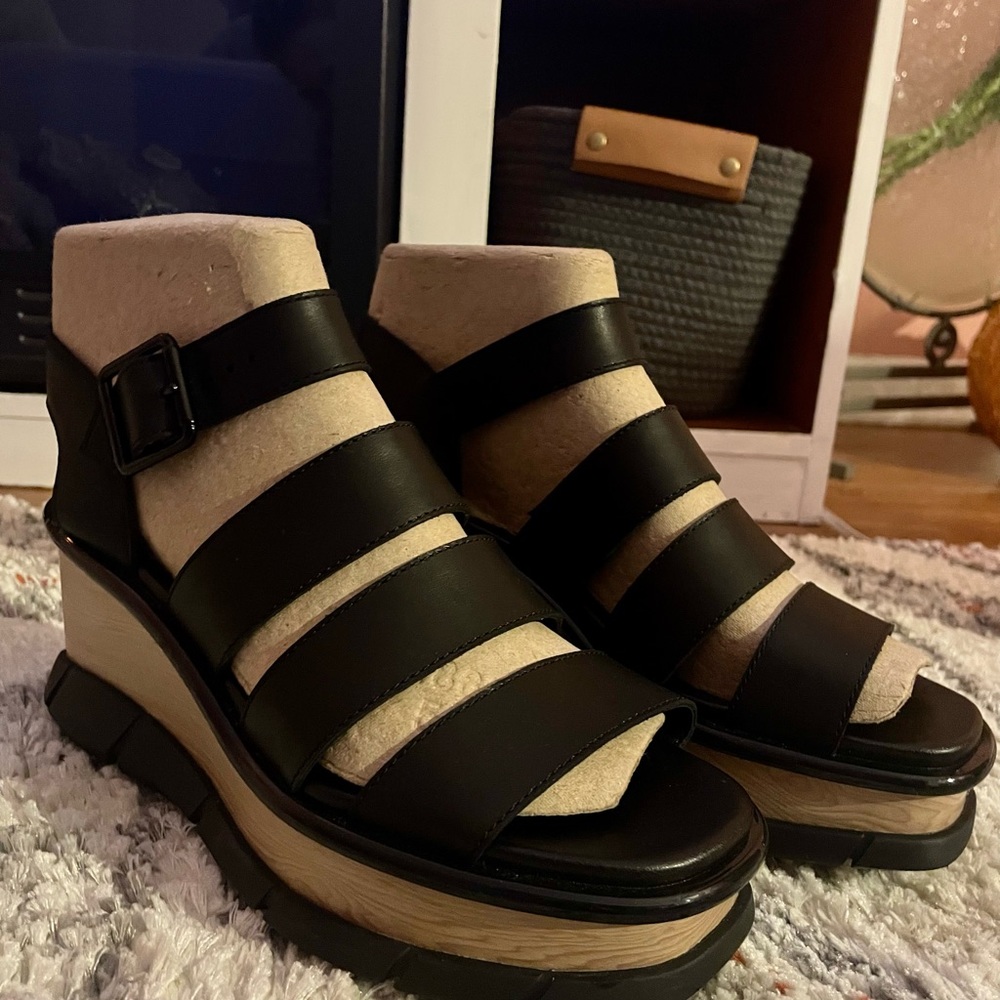 WOMEN'S JOANIE™ III ANKLE STRAP WEDGE SANDAL SIZE 7